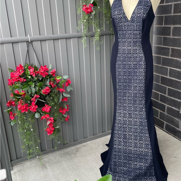 Theia gown - Picture 4 of 11